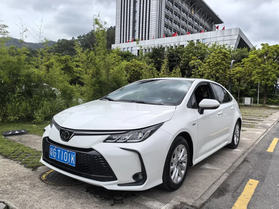 Toyota Corolla Corolla 2024 Intelligent Electric Hybrid Dual Engine 1.8L E-CVT Elite Edition 2024 — photo 1, buy with delivery to Moscow
