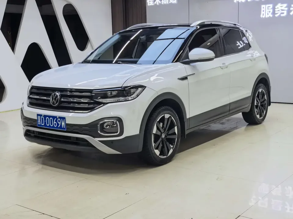 Volkswagen Explore the shadows Explore the shadows 2021 1.5L Automatic Joy-Link Edition 2022 — photo 1, buy with delivery to Moscow