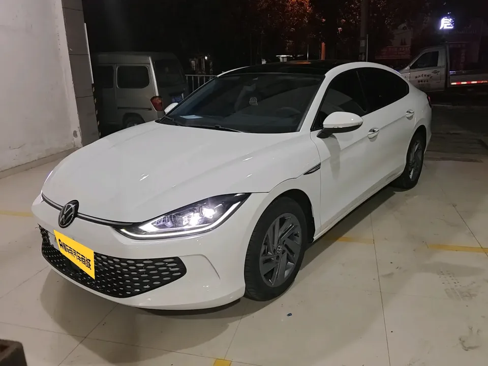 Volkswagen Lamando Lingdu 2024 Lingdu L 280TSI DSG Hot Edition 2024 — photo 1, buy with delivery to Moscow