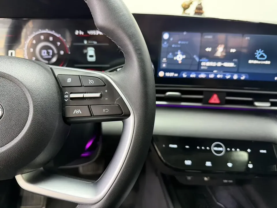 Hyundai Elantra Elantra 2022 1.5L CVT LUX Premium Edition 2022 — thumbnail 3