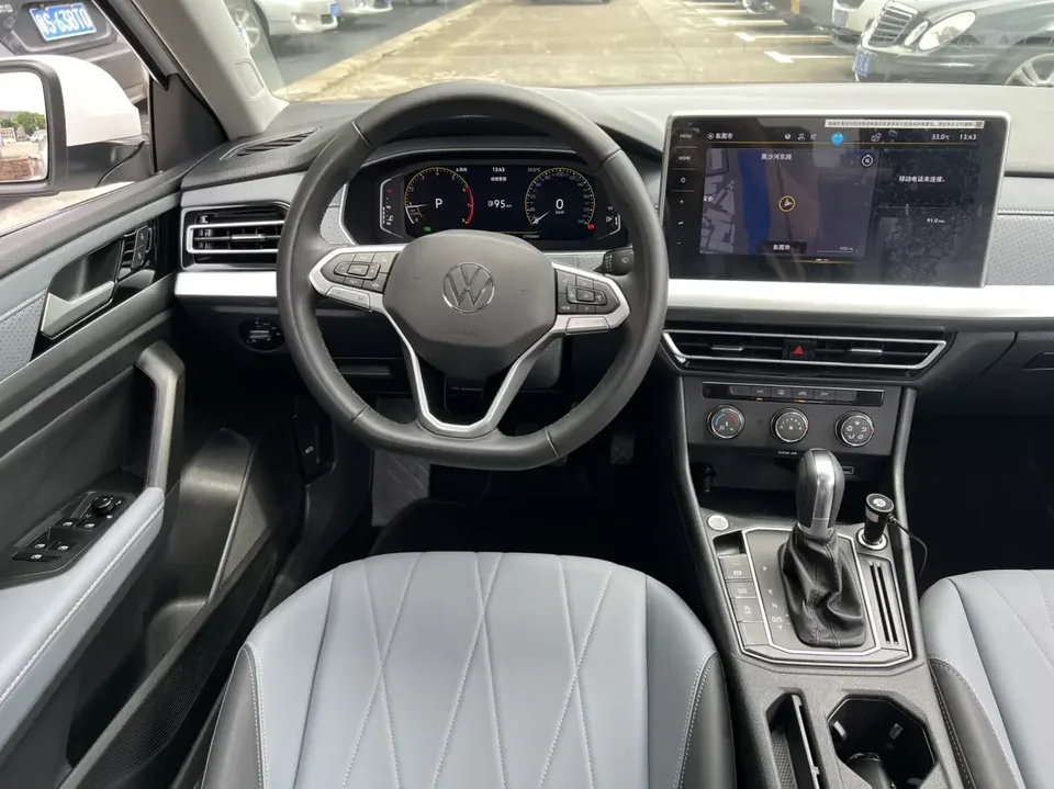 Volkswagen Lavida Lavida 2023 1.5L Automatic Starry Sky 5 Million Edition 2023 — thumbnail 3