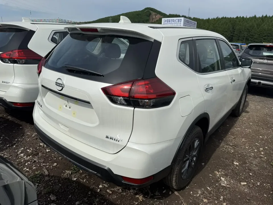Nissan X-Trail Qijun 2025 Honor 2.0L 2WD Leading Edition 2026 — thumbnail 2