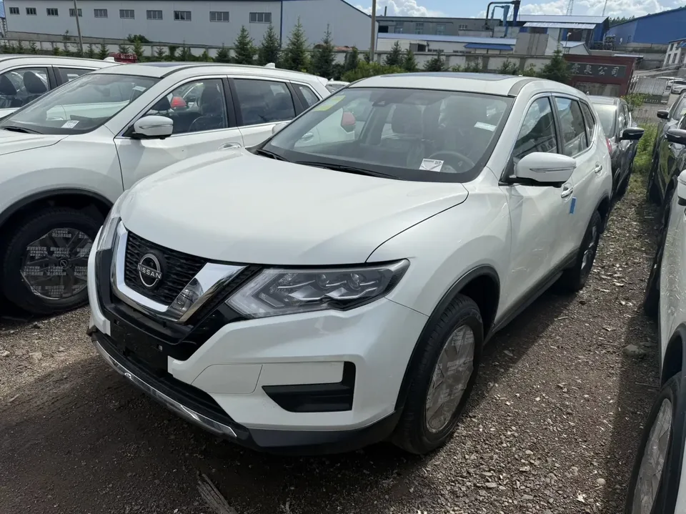 Nissan X-Trail Qijun 2025 Honor 2.0L 2WD Leading Edition 2026 — photo 1, buy with delivery to Moscow
