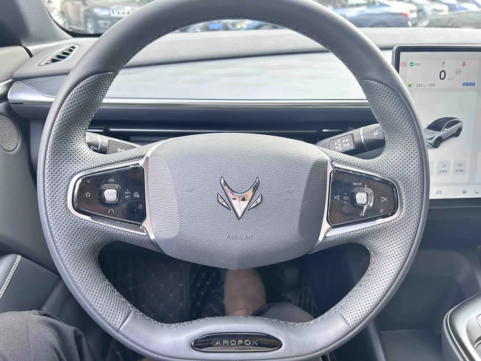 ARCFOX Extreme Fox JiFox Alpha T5 JiFox Alpha T5 2026 Pure electric version 560 Yuanjing Smart Edition 2026 — thumbnail 3