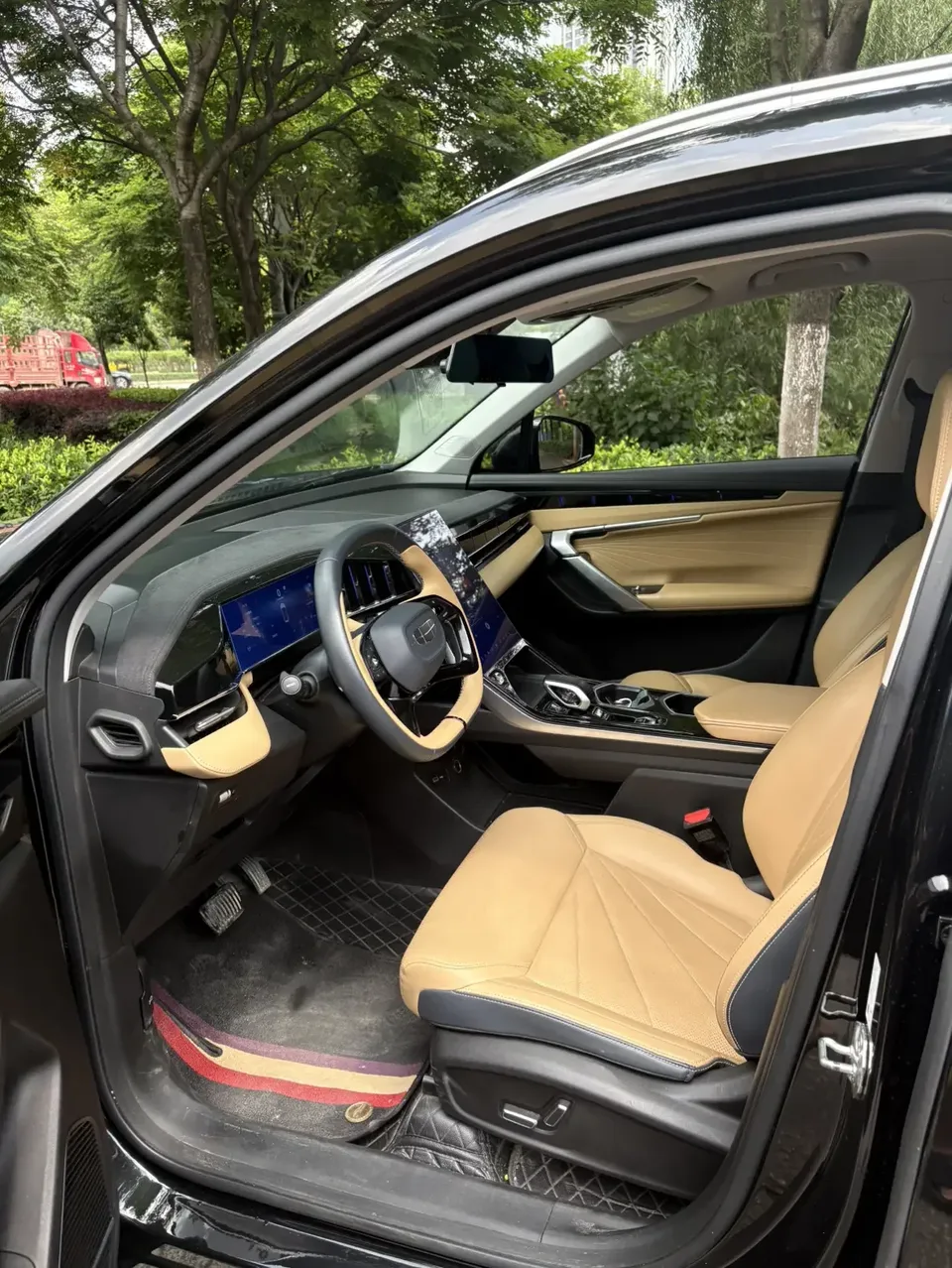 Geely Atlas L Boyue L 2023 1.5TD DCT Luxury 2023 — thumbnail 3