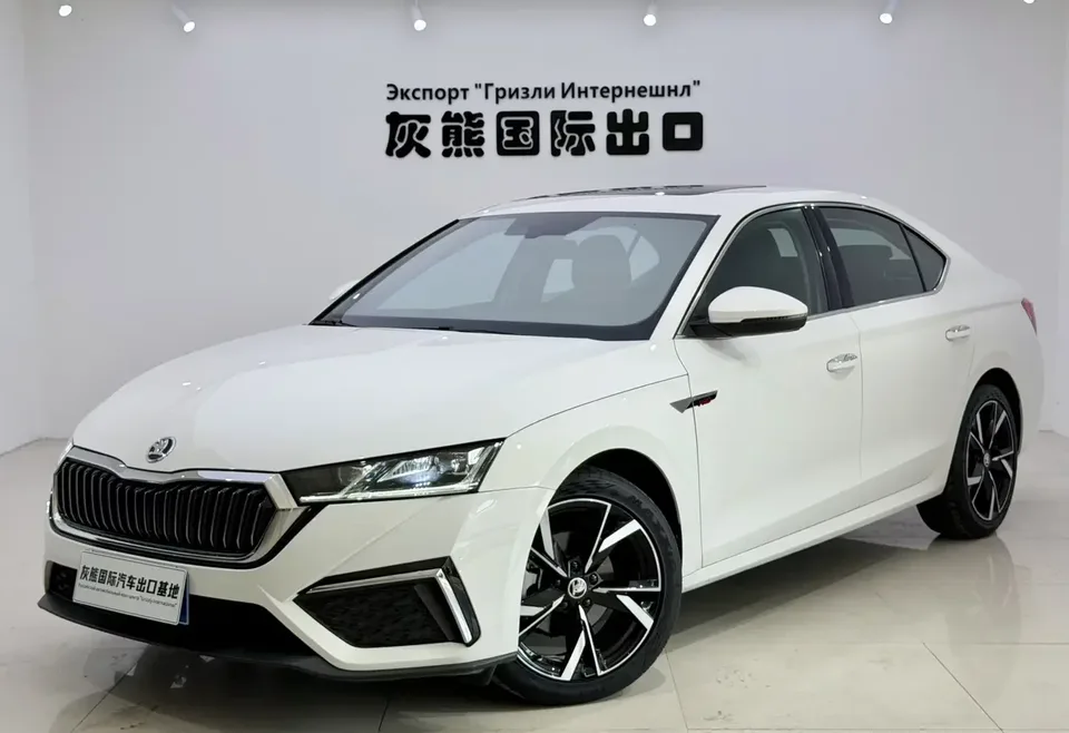 Skoda Octavia Octavia 2022 PRO TSI280 DSG Luxury Edition 2023 — photo 1, buy with delivery to Moscow