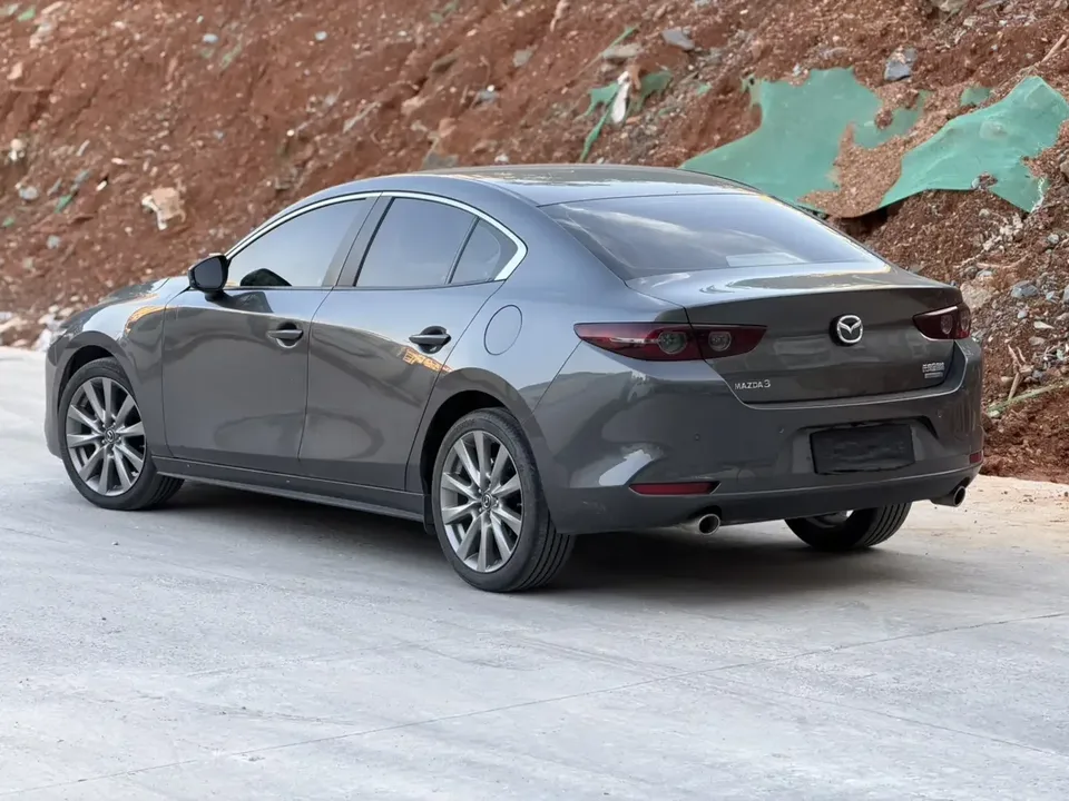 Mazda Axela Mazda3 Angkesela 2022 2.0L Automatic Elegant Edition 2023 — thumbnail 2