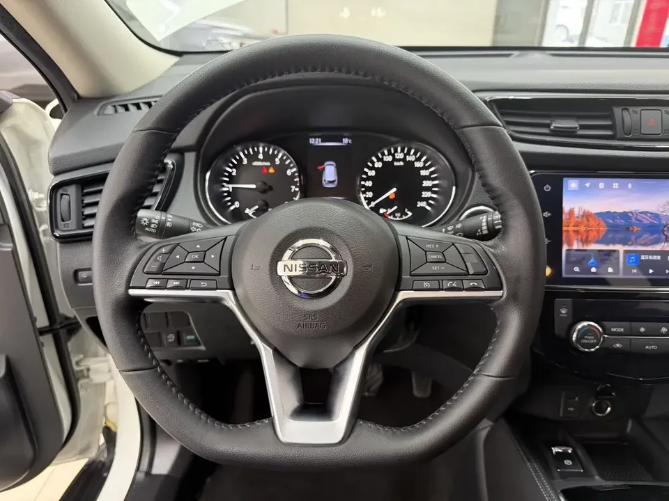 Nissan X-Trail Qijun 2022 2.0L 2WD Smart Link Premium Edition 2023 — thumbnail 4