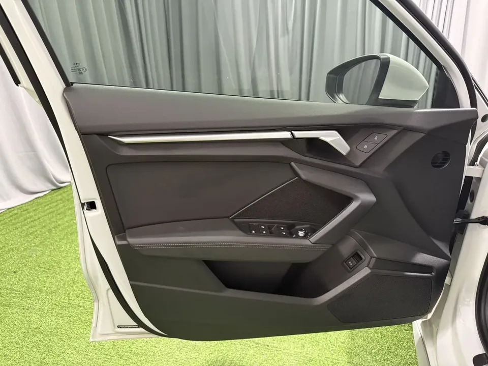Audi A3 Audi A3 2022 A3L Limousine 35 TFSI Stylish Sports 2023 — миниатюра 3