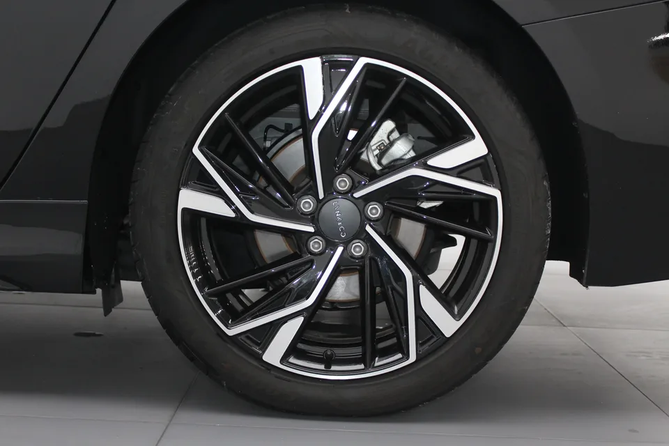Lynk & Co 03 Lynk & Co 03 2025 1.5TD DCT Champion Edition Pro 2025 — thumbnail 3