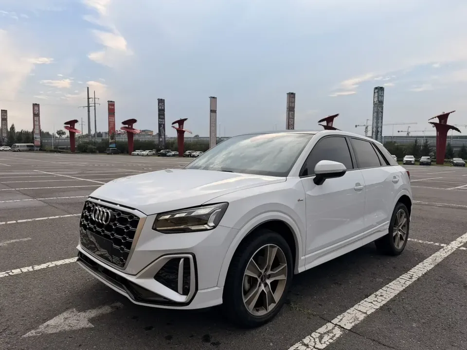 Audi Q2L Audi Q2L 2022 35 TFSI Stylish Dynamic 2022 — photo 1, buy with delivery to Moscow
