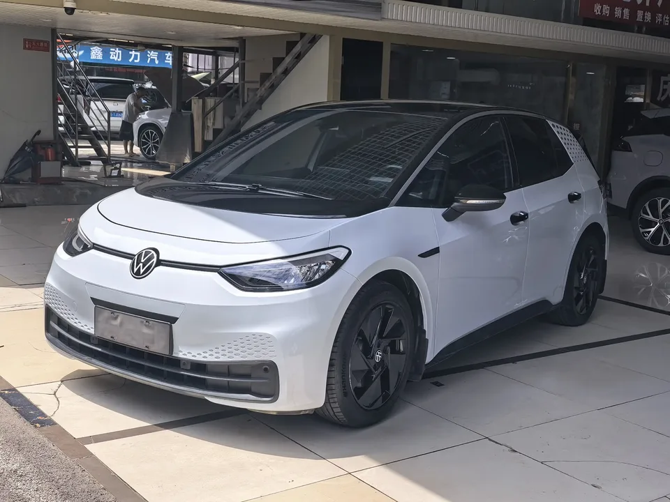 Volkswagen ID.3 Volkswagen ID.3 2023 Pure Smart Edition 2023 — photo 1, buy with delivery to Moscow