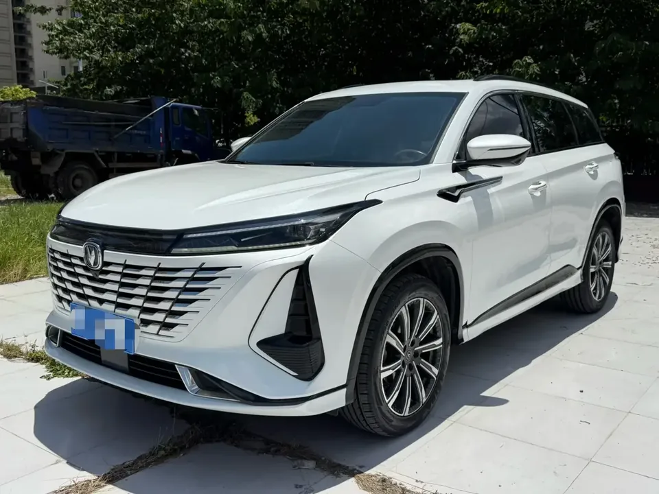 Changan CS75PLUS Changan CS75 PLUS 2023 The third generation 1.5T automatic pilot model 2023 — photo 1, buy with delivery to Moscow