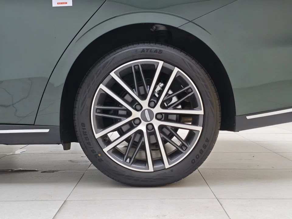 Geely Emgrand emgrand 2026 5th Generation 1.5T DCT Flagship Model 2026 — thumbnail 3