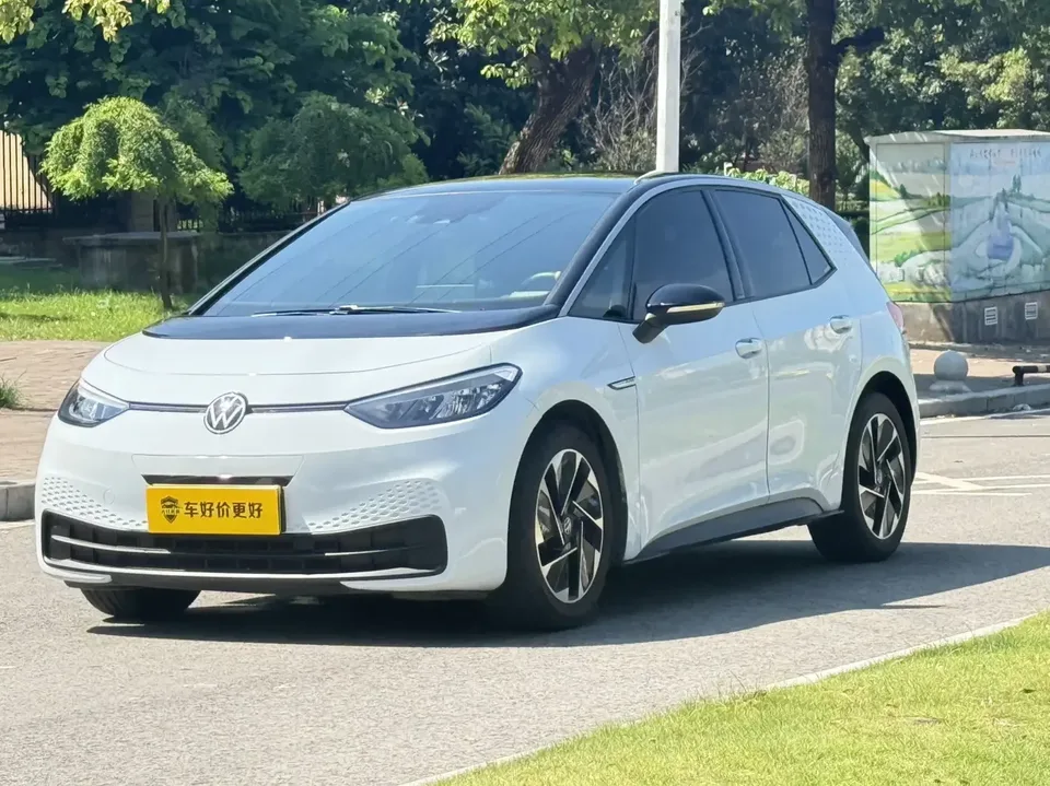 Volkswagen ID.3 Volkswagen ID.3 2024 Outstanding Edition 2024 — photo 1, buy with delivery to Moscow