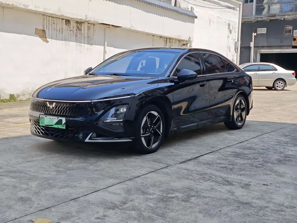Wuling Starlight PHEV Wuling Starlight PHEV 2023 150 Advanced Version 2024 — photo 1, buy with delivery to Moscow