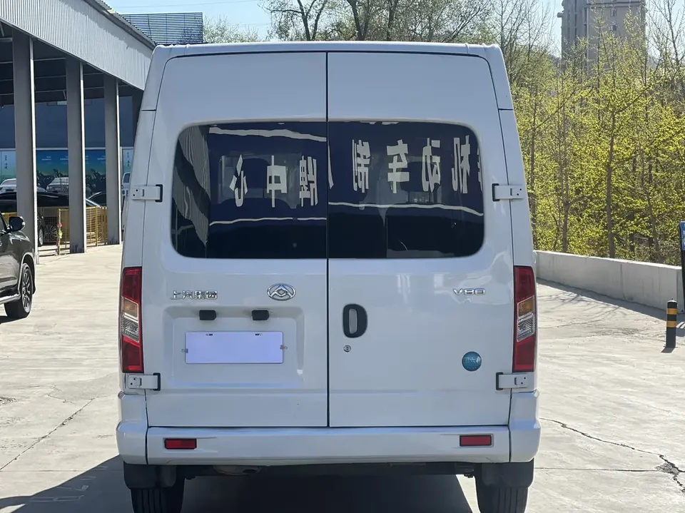 Datong Xintu V80 Xintu V80 2021 2.0T 6-speed manual Aoyuntong short-axle mid-top 5/6/7/8/9 seats 2022 — thumbnail 2