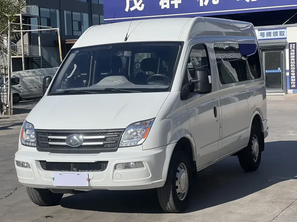 Datong Xintu V80 Xintu V80 2021 2.0T 6-speed manual Aoyuntong short-axle mid-top 5/6/7/8/9 seats 2022 — photo 1, buy with delivery to Moscow