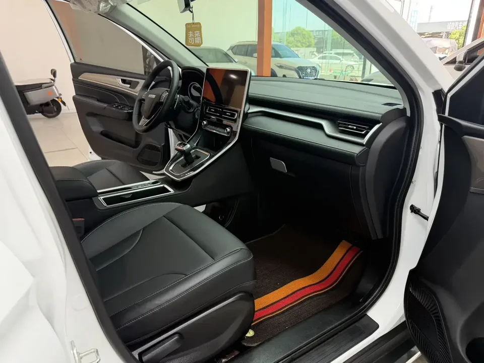 Haval M6 Haval M6 2021 PLUS 1.5T DCT Luxury Intelligent Connection 2023 — thumbnail 3