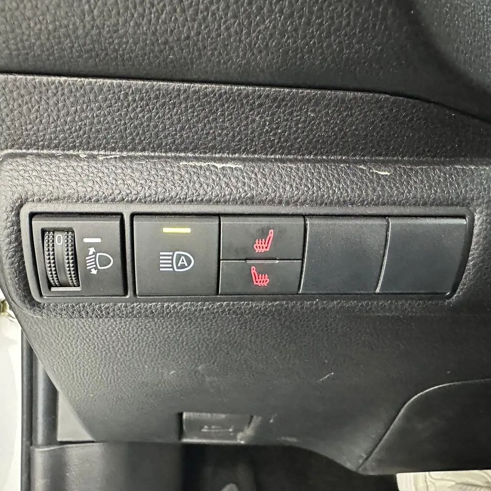 Toyota Levin Lei Ling 2022 185T CVT Deluxe Edition 2024 — thumbnail 3