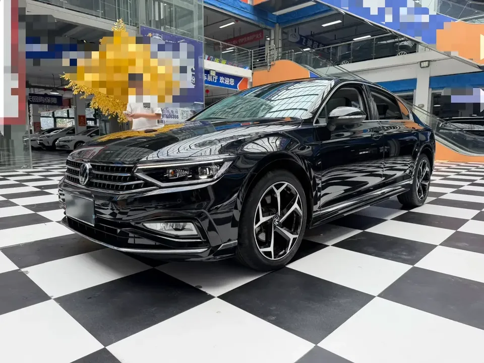Volkswagen Magotan Magotan 2023 2 millionth anniversary edition 280TSI DSG leading model 2022 — photo 1, buy with delivery to Moscow