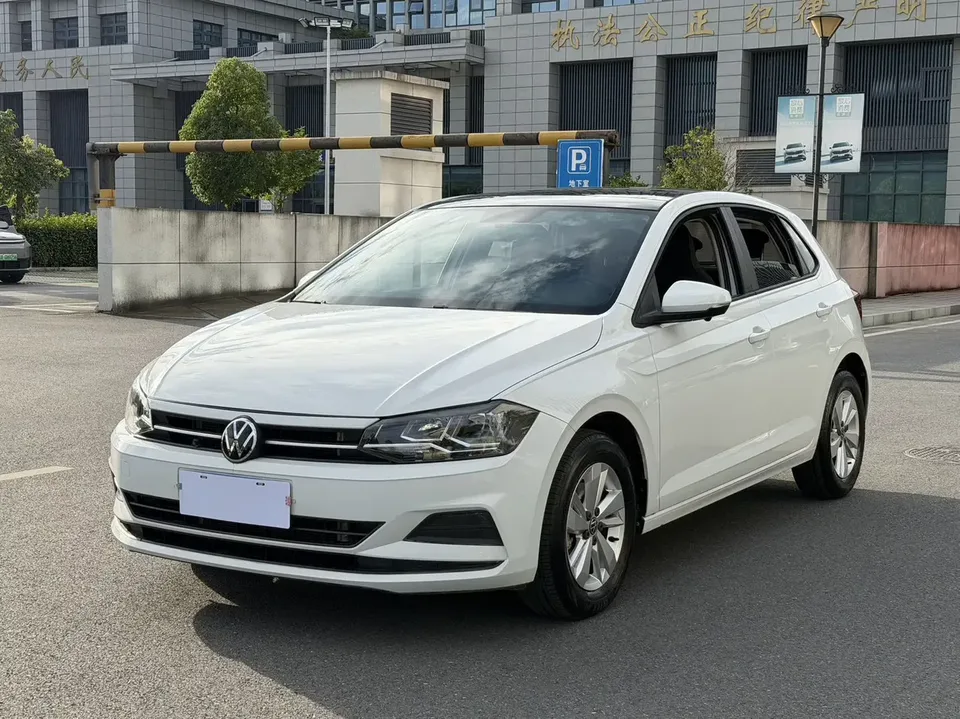 Volkswagen Polo Polo 2023 Plus 1.5L Automatic Panoramic Enjoyment Edition 2023 — photo 1, buy with delivery to Moscow