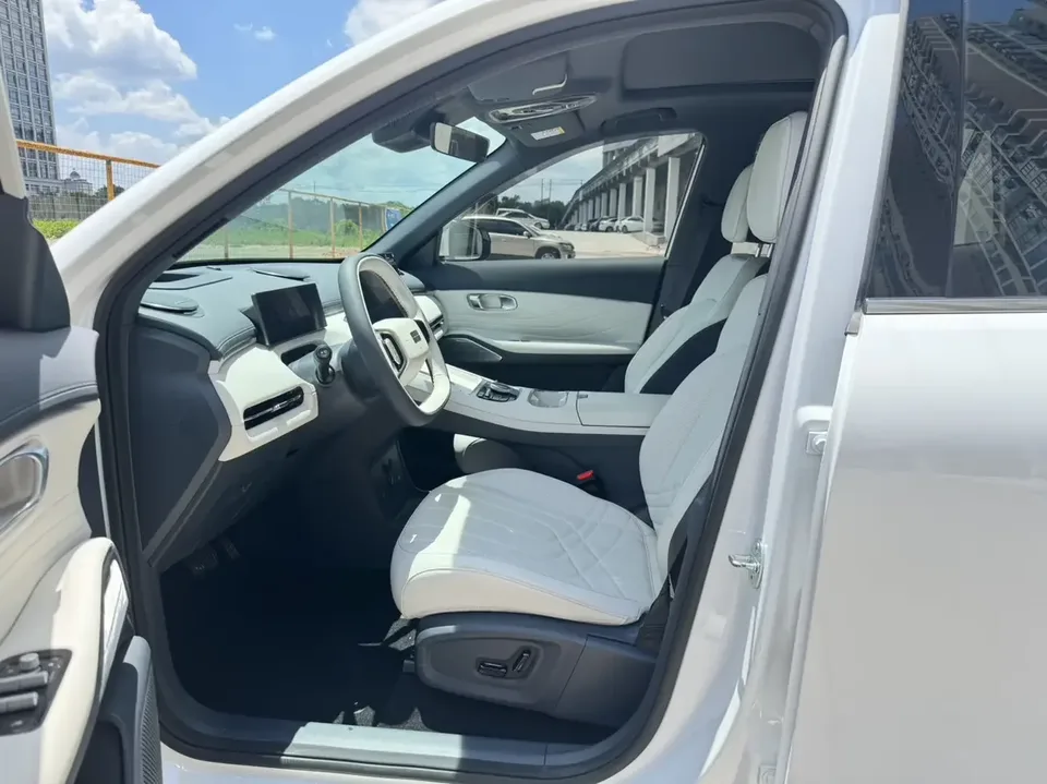 Geely Galaxy Starship 7 EM-i Galaxy Starship 7 EM-i 2025 120KM Pilot Edition 2024 — thumbnail 3