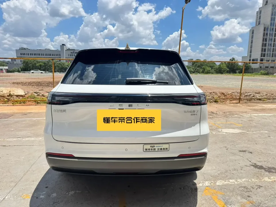 Geely Galaxy Starship 7 EM-i Galaxy Starship 7 EM-i 2025 120KM Pilot Edition 2024 — thumbnail 5