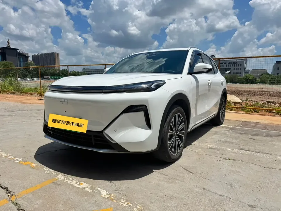 Geely Galaxy Starship 7 EM-i Galaxy Starship 7 EM-i 2025 120KM Pilot Edition 2024 — photo 1, buy with delivery to Moscow