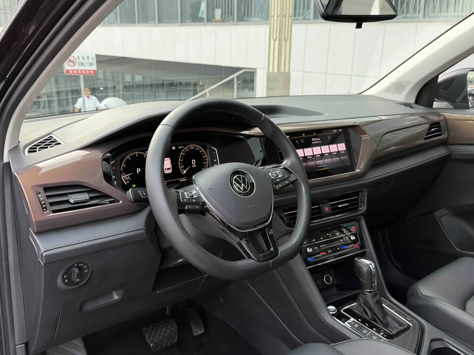 Volkswagen Tharu tuyue 2022 280TSI 2WD Deluxe Edition 2022 — thumbnail 3