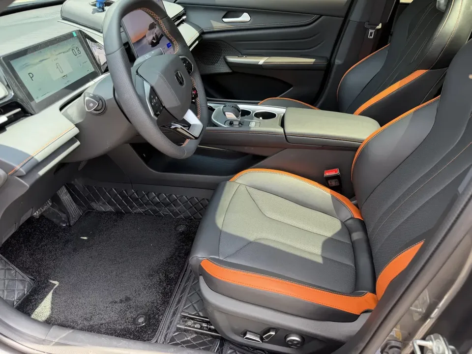 Changan UNI-V Changan UNI-V 2025 Third Generation 1.5T 500Bar Premium Sports Model 2026 — миниатюра 3