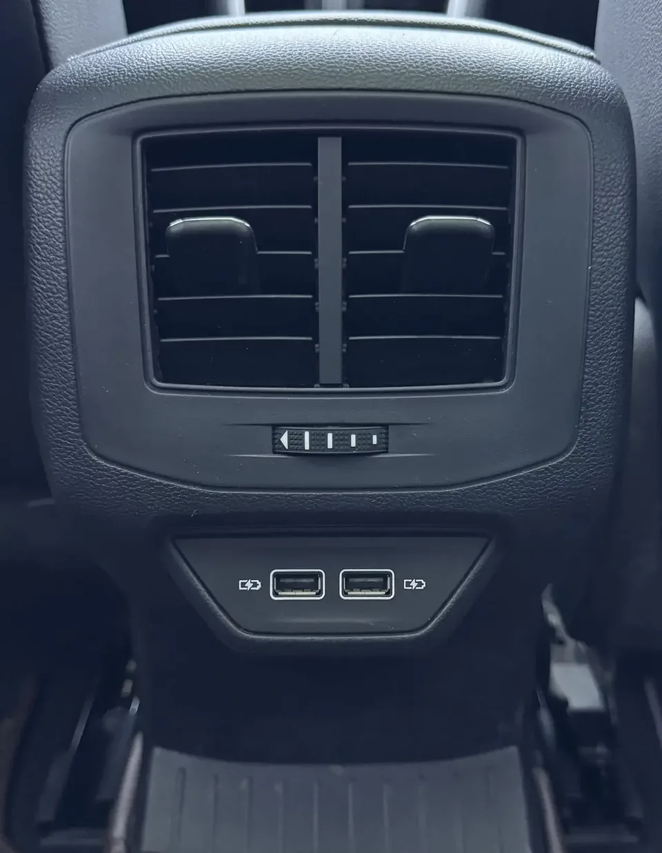 Volkswagen T-Roc TANG 2022 280TSI DSG 2WD Elite PLUS 2022 — миниатюра 3