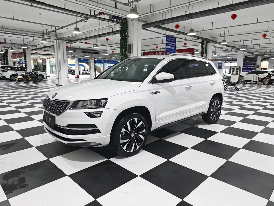Skoda Karoq Korok 2022 TSI280 Luxury Edition 2022 — photo 1, buy with delivery to Moscow