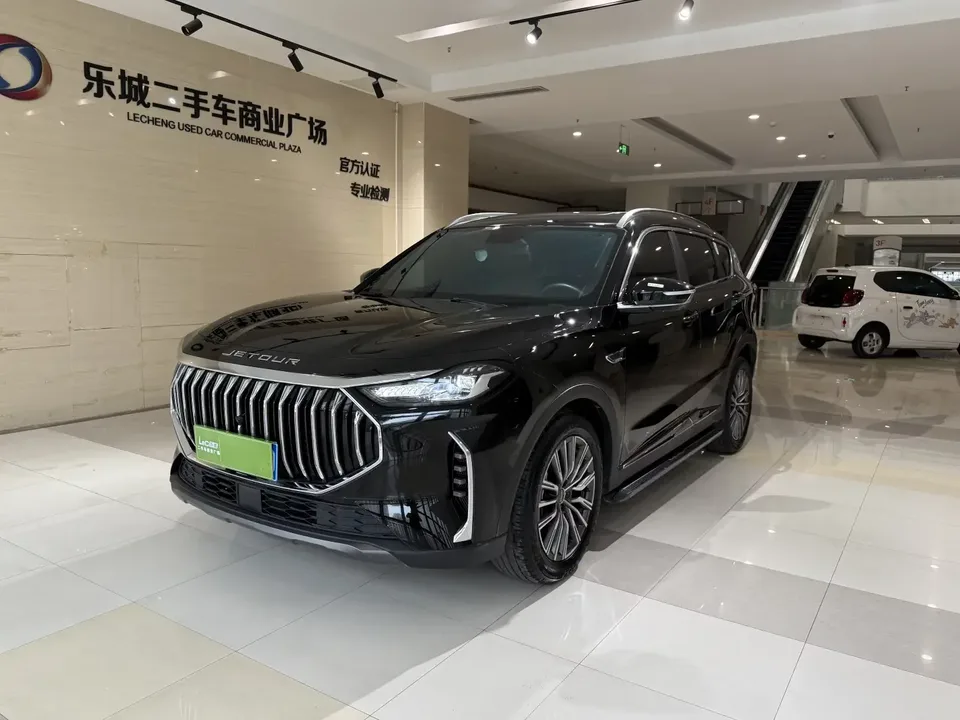 Jetour Jietu X70 PLUS Jietu X70 PLUS 2023 1.5T DCT Brave PLUS 5-seater 2023 — photo 1, buy with delivery to Moscow