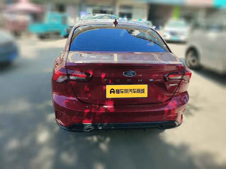 Ford Focus fox 2022 Sedan EcoBoost 180 Automatic Competition Edition 2023 — миниатюра 2