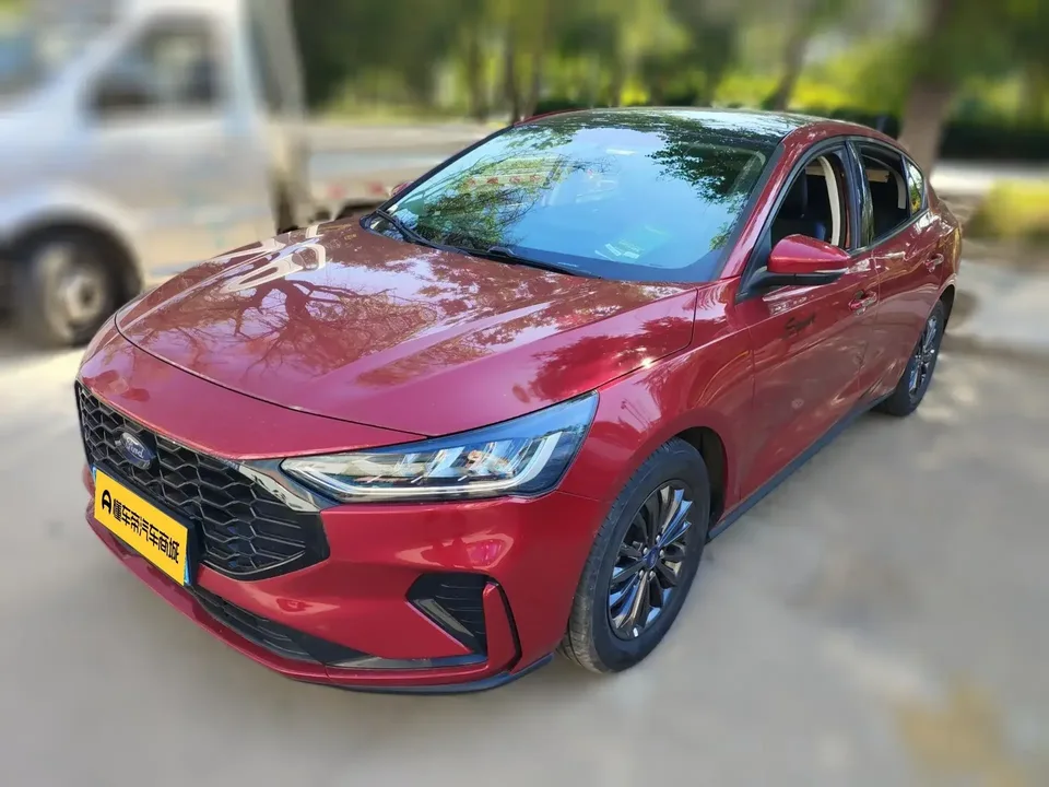 Ford Focus fox 2022 Sedan EcoBoost 180 Automatic Competition Edition 2023 — фото 1, купить с доставкой в Москву