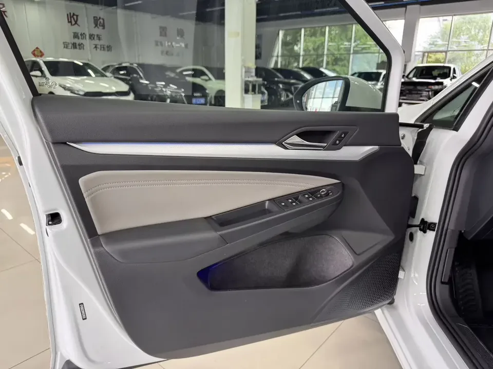Volkswagen Golf golf 2023 280TSI DSG Pro facelift 2023 — thumbnail 3