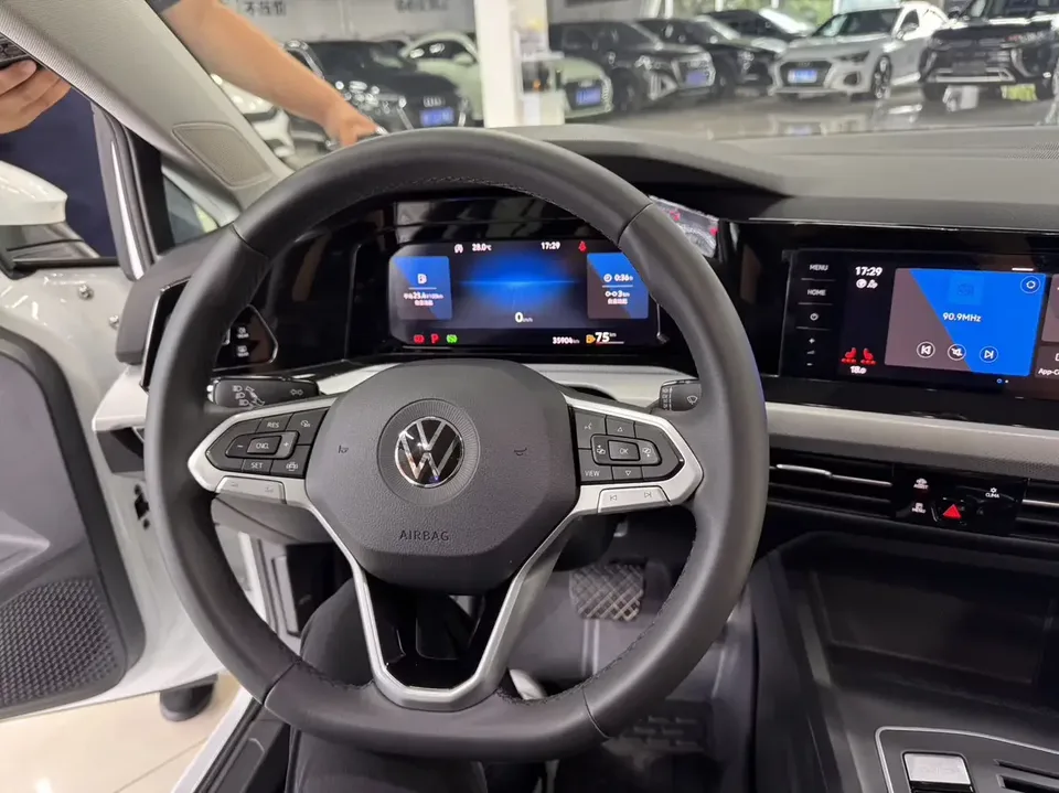 Volkswagen Golf golf 2023 280TSI DSG Pro facelift 2023 — thumbnail 5