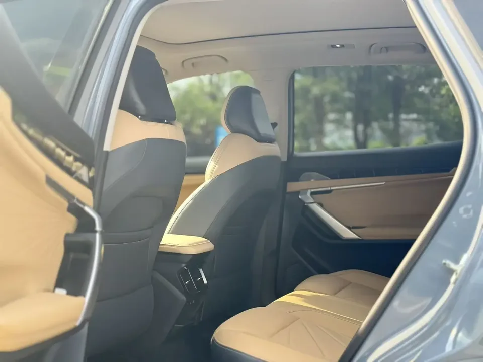 Geely Atlas L Boyue L 2023 1.5TD DCT Premium 2023 — thumbnail 3