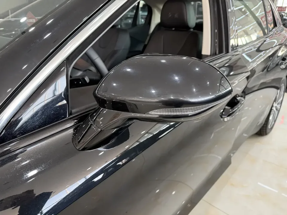 Hongqi E-QM5 Hongqi E-QM5 2022 Charging 431km LeXiang Edition 5-seater 2023 — thumbnail 4