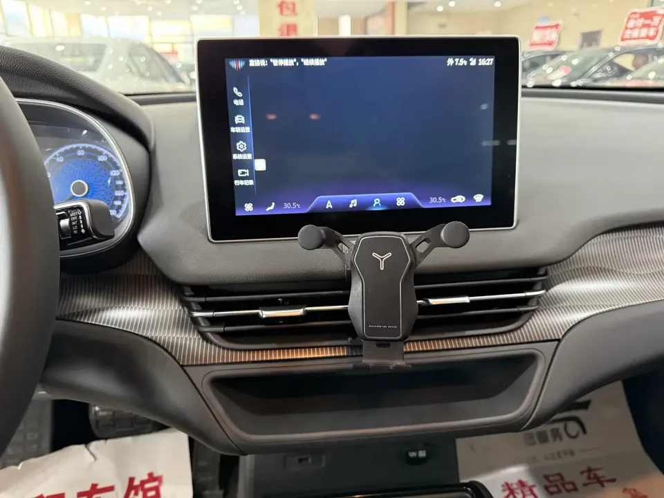 Hongqi E-QM5 Hongqi E-QM5 2022 Charging 431km LeXiang Edition 5-seater 2023 — thumbnail 5