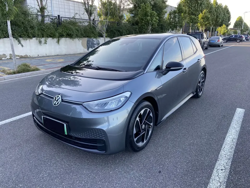 Volkswagen ID.3 Volkswagen ID.3 2023 Pure Smart Edition 2023 — photo 1, buy with delivery to Moscow