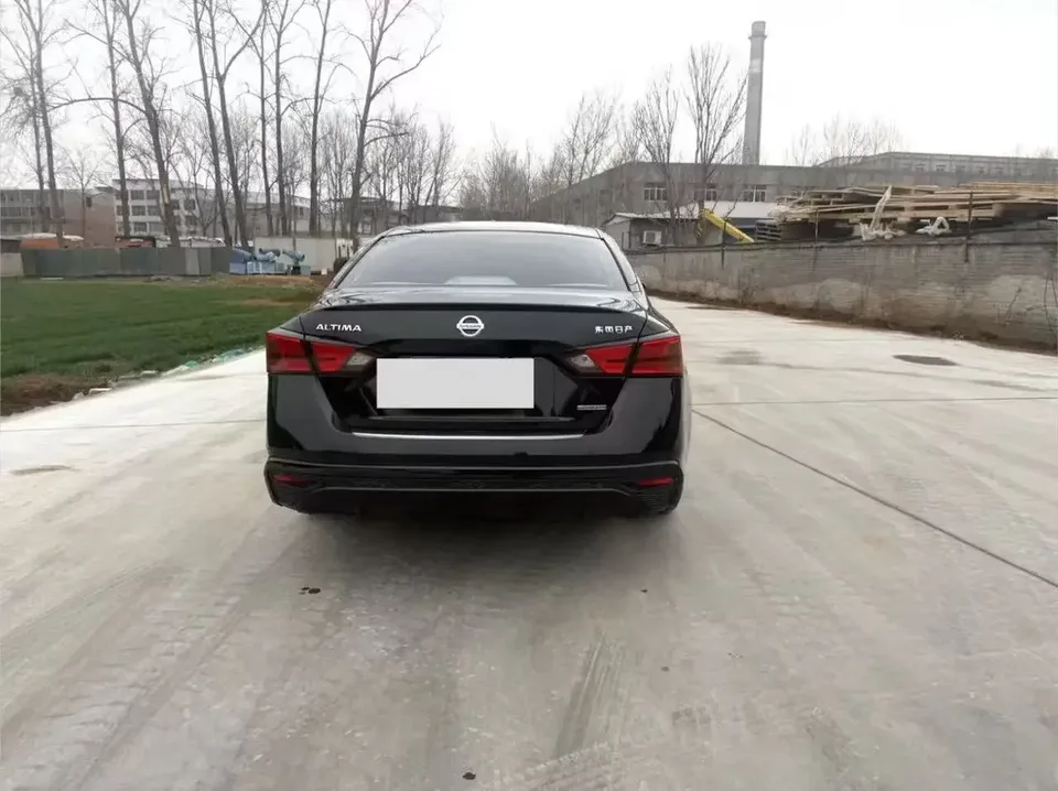 Nissan Altima Sound of nature 2020 Facelift 2.0L XE Fashion Edition 2022 — thumbnail 2
