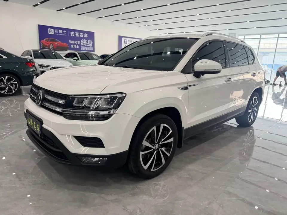 Volkswagen Tharu tuyue 2021 280TSI 2WD Deluxe Edition 2022 — photo 1, buy with delivery to Moscow
