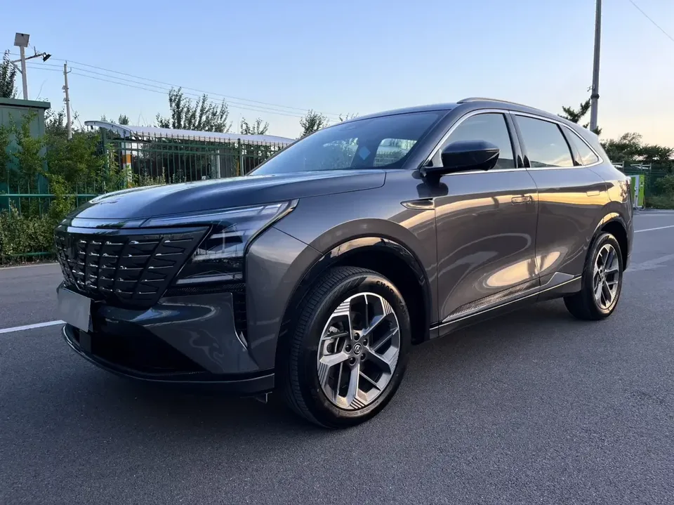 Changan CS75PLUS Changan CS75 PLUS 2025 The fourth generation 1.5T New Blue Whale Smart Premium 2024 — фото 1, купить с доставкой в Москву