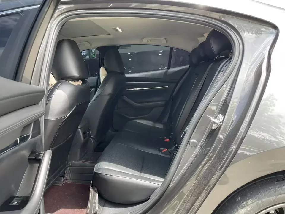 Mazda Axela Mazda3 Angkesela 2022 2.0L Automatic Premium Edition 2023 — thumbnail 3