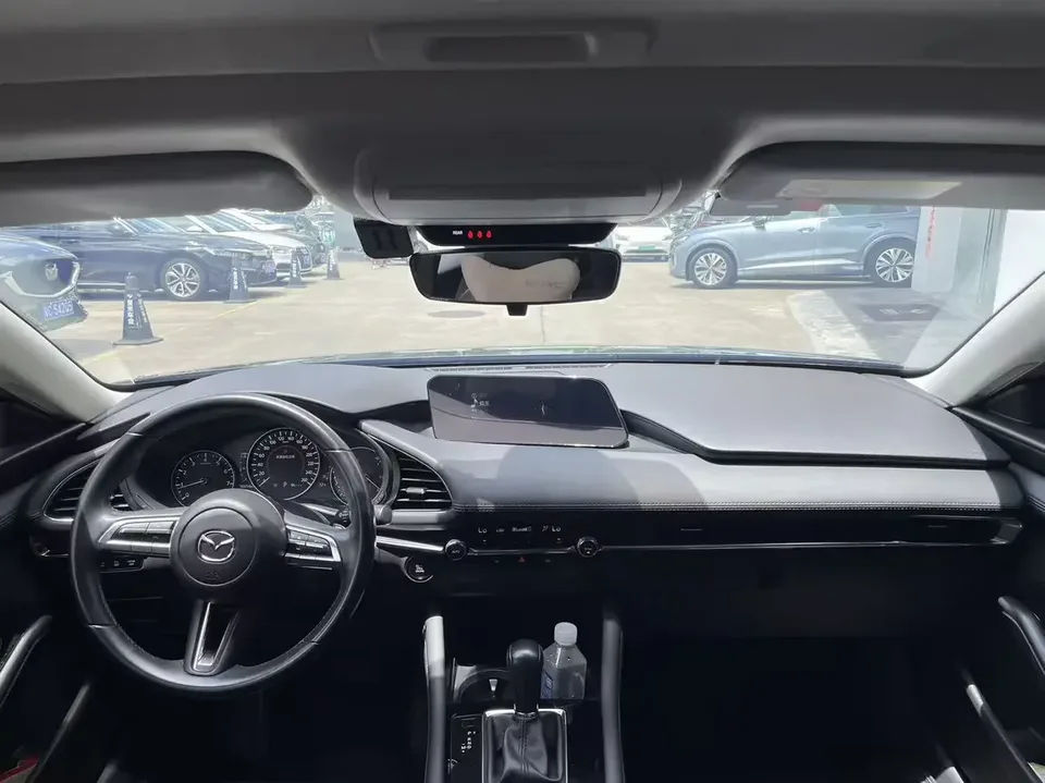Mazda Axela Mazda3 Angkesela 2022 2.0L Automatic Premium Edition 2023 — thumbnail 4