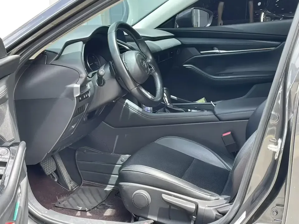 Mazda Axela Mazda3 Angkesela 2022 2.0L Automatic Premium Edition 2023 — thumbnail 5