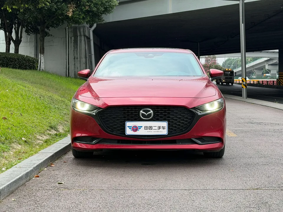 Mazda Axela Mazda3 Angkesela 2022 2.0L Automatic Elegant Edition 2023 — photo 1, buy with delivery to Moscow