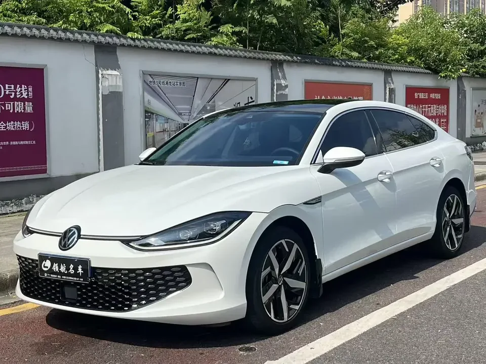Volkswagen Lamando Lingdu 2023 Lingdu L 280TSI DSG Cool Edition 2023 — photo 1, buy with delivery to Moscow